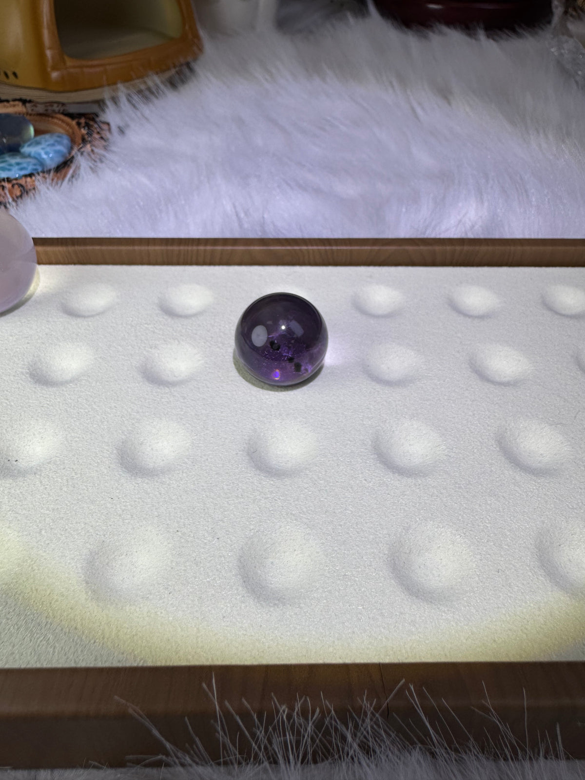 Amethyst and sea urchin fossils coexist in a sphere, with a size of 20.5mm