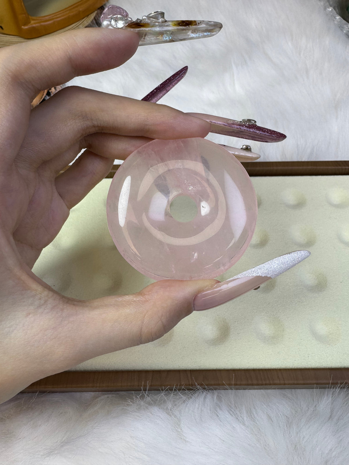 Rose quartz round pendant, with a size of 54.5mm