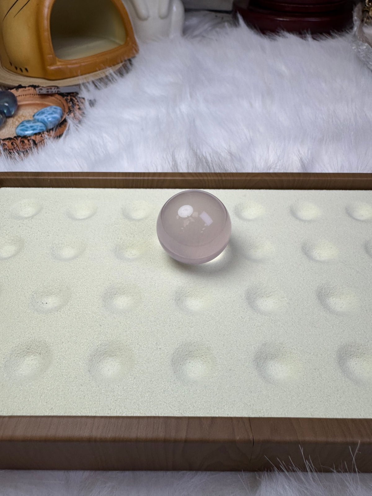 Pure rose quartz spheres, with a size of 28mm, without any impurities