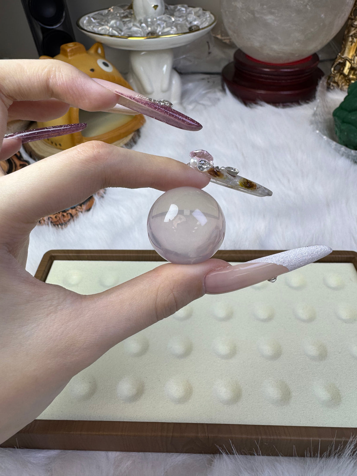 Pure rose quartz spheres, with a size of 28mm, without any impurities