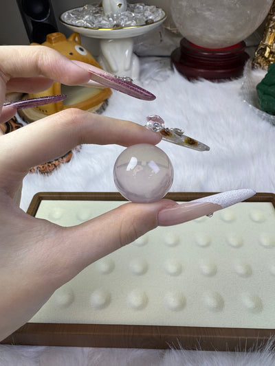 Pure rose quartz spheres, with a size of 28mm, without any impurities