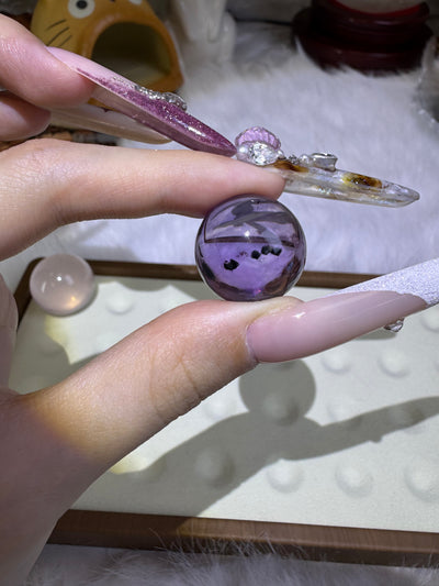 Amethyst and sea urchin fossils coexist in a sphere, with a size of 20.5mm