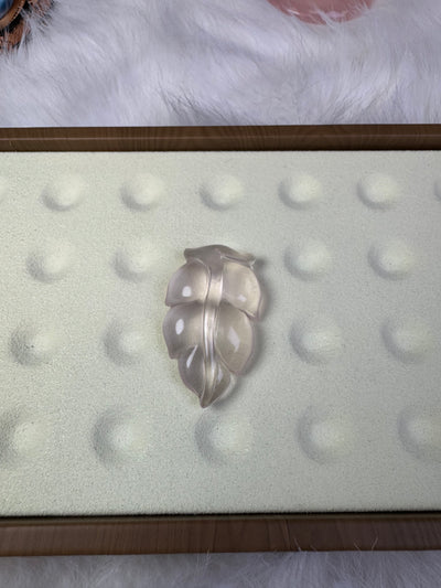 Rose quartz leaf pendant, with dimensions of 42.5mm × 26mm